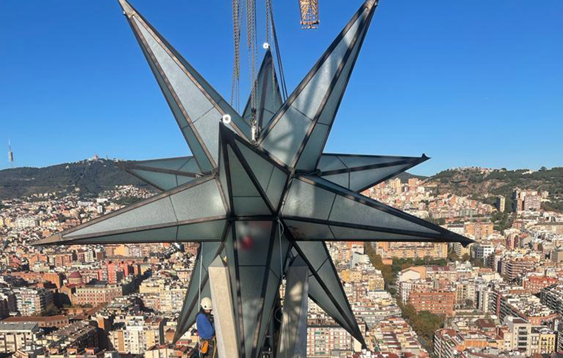 L'estel ja llueix a la torre de Maria de la Sagrada Família de Gaudí