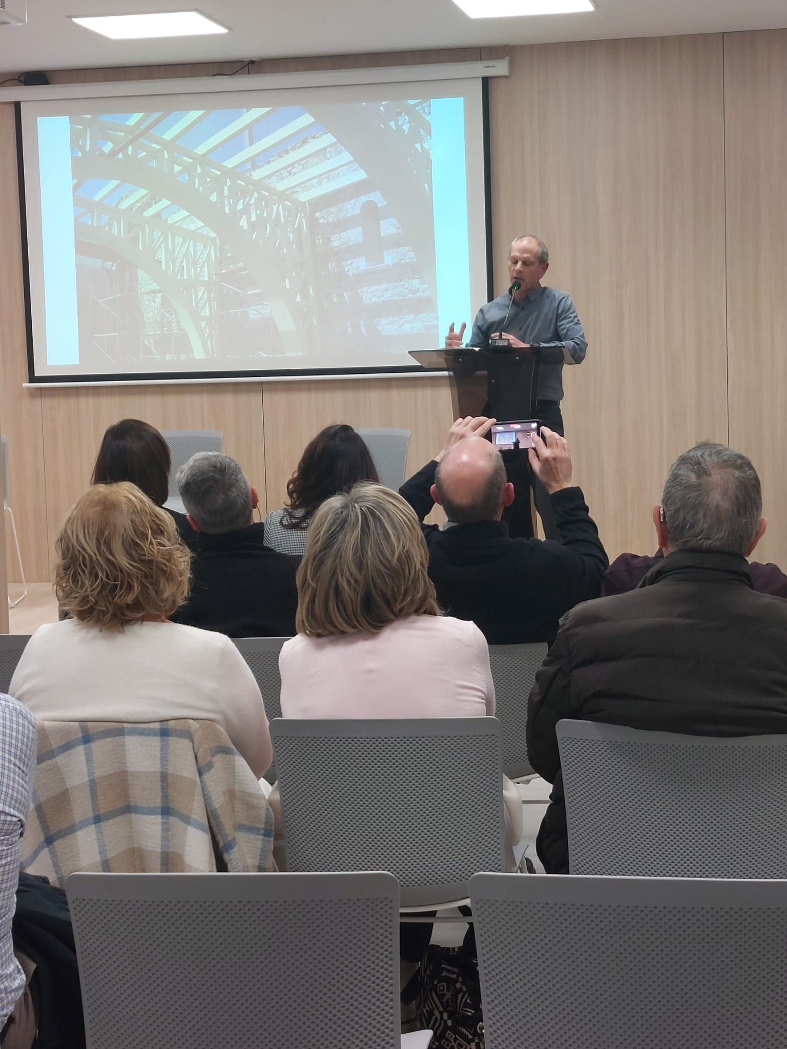 Taula rodona sobre tradició i innovació al sector de la construcció a Reus